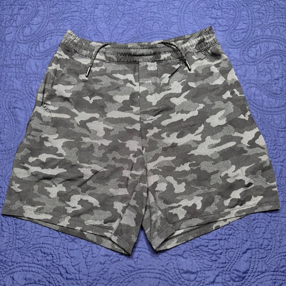 Lululemon Pace Breaker Linerless Medium Shorts Mens Camo Activewear Performance